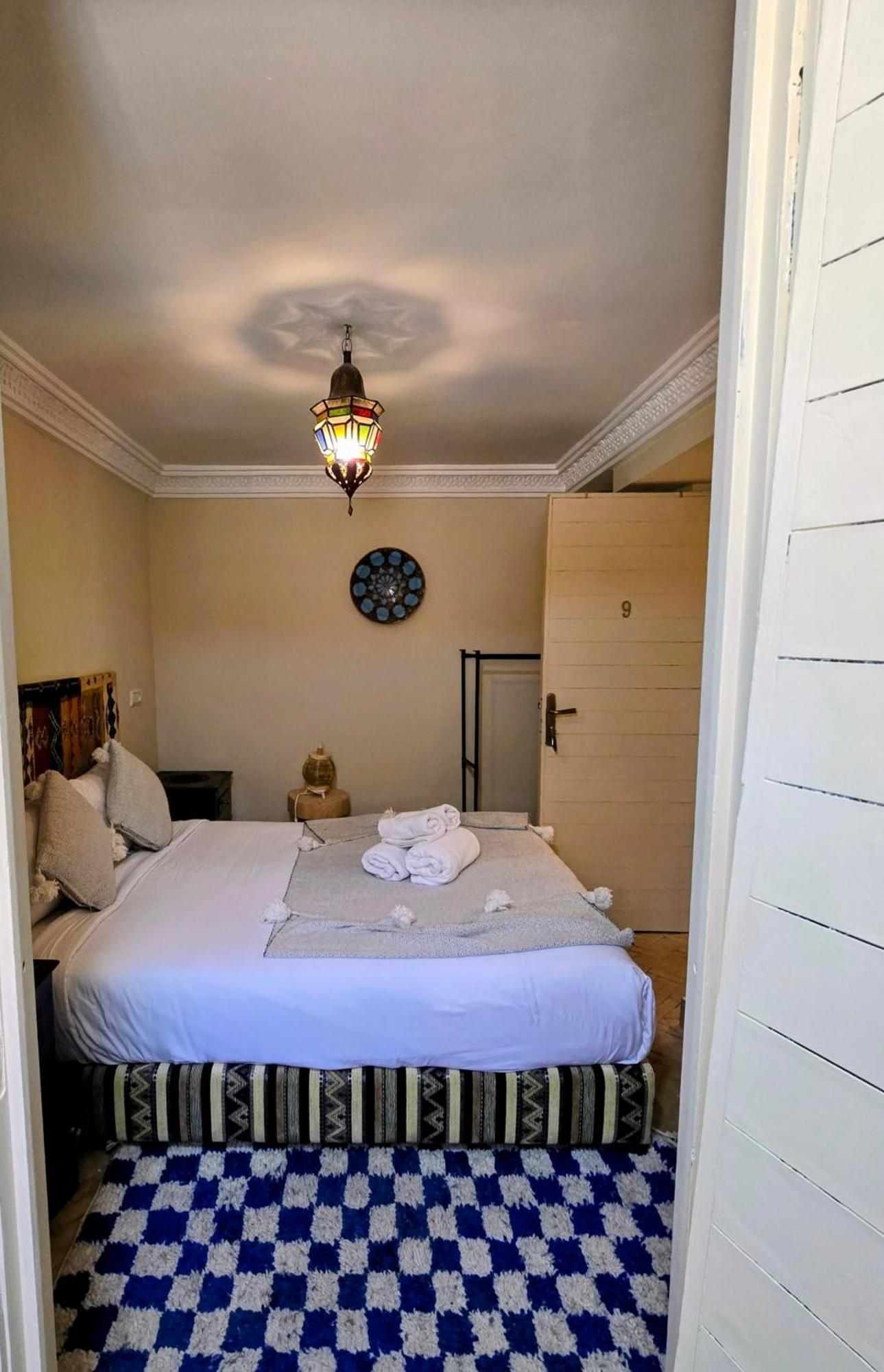 Deluxe Double Room Shower,1768650697:JPEG